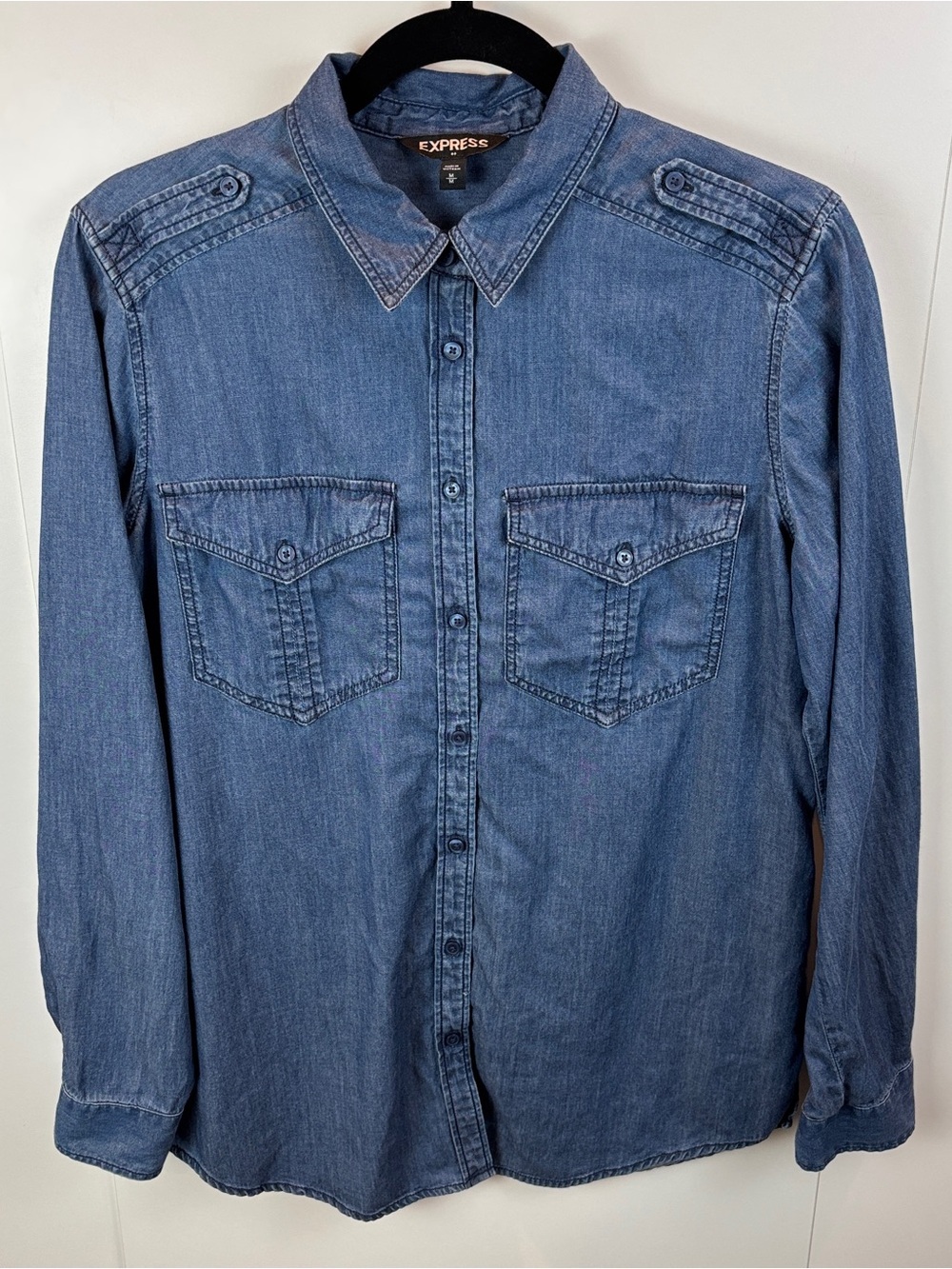 Express Denim Shirt Women's M Medium Wash Epaulets Chest Pockets Stretch Cotton
